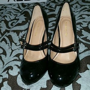 Black patent mary jane heels